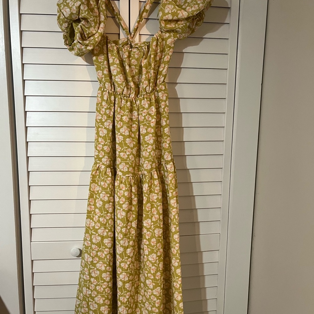 ASTR THE LABEL FROM NORDSTROM BUBBLE SLEEVE FLORAL TIERED MIDI DRESS